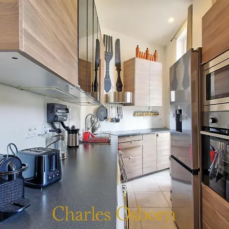 Apartment Le Quai Enchante 2*, Close To The City Center *